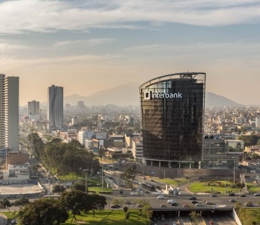 Interbank firma acuerdo con Anthropic para fortalecer el uso de inteligencia artificial en el banco