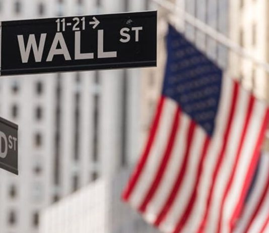 Wall Street sube impulsado por menor inflación y auge de la IA