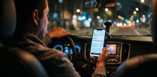 Uber y R2 consolidan una alianza para acelerar el financiamiento digital de la economía independiente en Perú