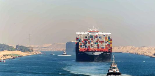 MSC retoma parcialmente los tránsitos por el Canal de Suez