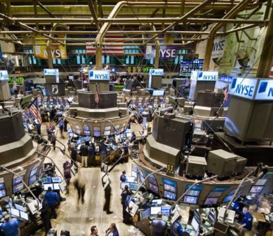 Mercados globales caen ante mayor aversión al riesgo y tensión geopolítica