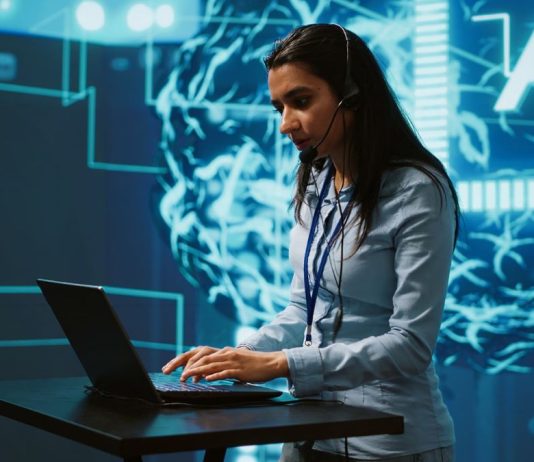 La Inteligencia Artificial: ¿fortalece o reemplaza el talento humano en el sector empresarial?