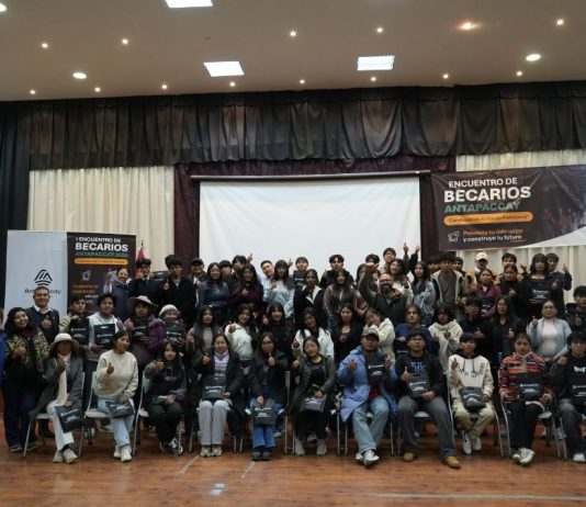 Antapaccay potencia el talento de jóvenes de Espinar en encuentro de becarios