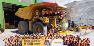 Ferreyros entrega el camión minero Caterpillar número 1,000 en el Perú