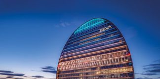 BBVA España eleva 7,4% su crédito y mantiene baja la morosidad