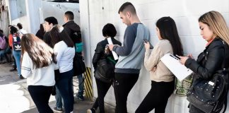Empleo juvenil cae 7% y oferta laboral de jóvenes retrocede 25% desde 2019