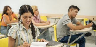Solo 2 de cada 10 institutos están licenciados: brecha amenaza la calidad de la educación técnica en el Perú