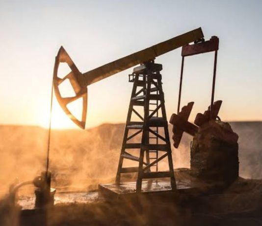 Petróleo supera los US$100 y golpea a los mercados globales