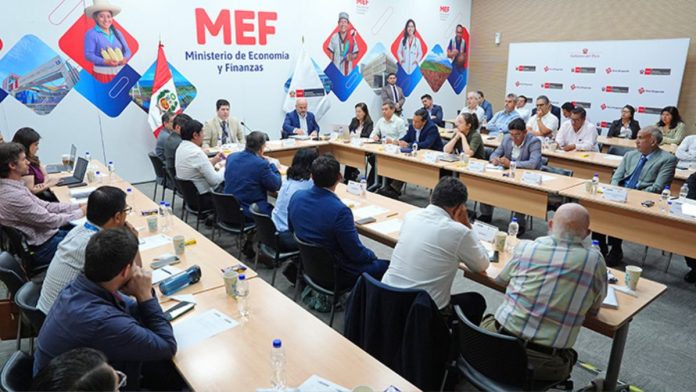 Reunión de las mesas ejecutivas para impulsar el sector forestal y el desarrollo de la Amazonía peruana.