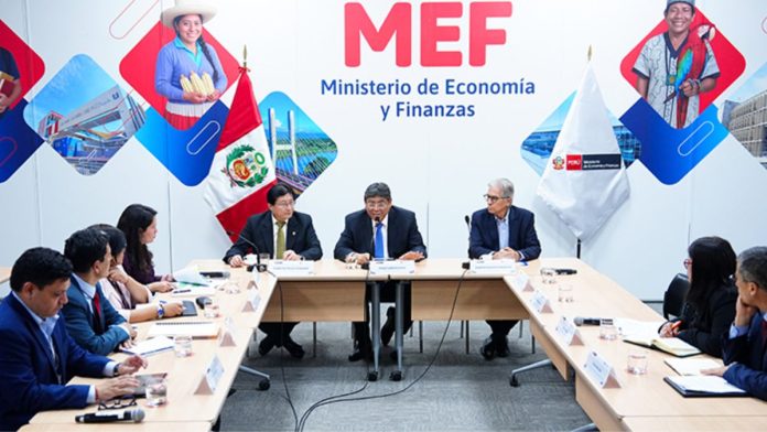 WEB - MEDIOS (12) Reunión ministerial para agilizar proyectos mineros en Perú