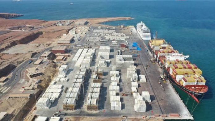 Cítricos peruanos embarcados en el Puerto de Paracas con destino a Europa y Norteamérica.