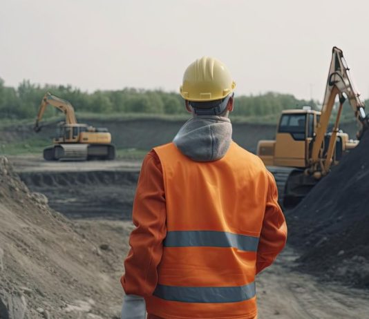 Adecco impulsa el empleo local: logra incorporar hasta el 45% de talento de la zona en sus operaciones