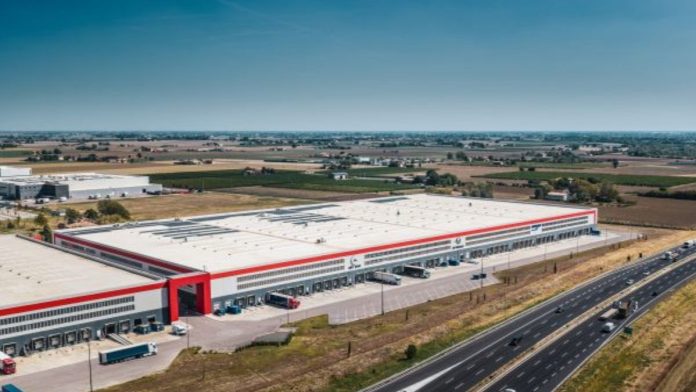 WEB - MEDIOS (23) DP World inaugura centro logístico en Italia