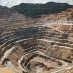 Canadá invertirá US$ 712 millones en carreteras para impulsar proyectos mineros Canadá financiará carreteras para facilitar el acceso a yacimientos de níquel, cobre y otros minerales críticos.