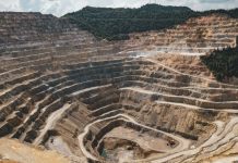 Canadá invertirá US$ 712 millones en carreteras para impulsar proyectos mineros Canadá financiará carreteras para facilitar el acceso a yacimientos de níquel, cobre y otros minerales críticos.