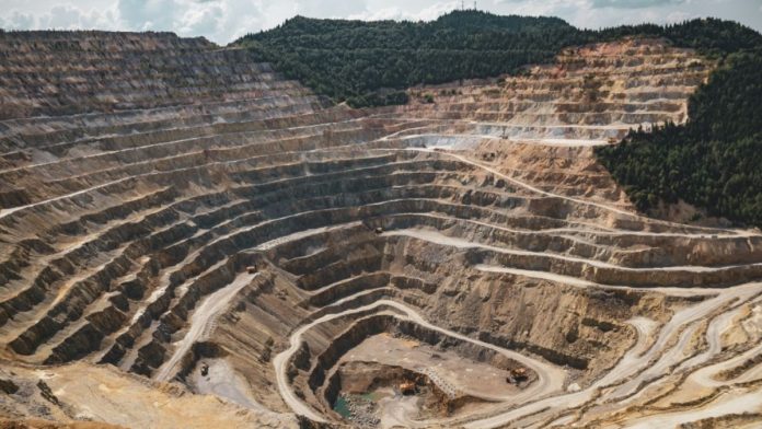 WEB - MEDIOS (28) Canadá financiará carreteras para facilitar el acceso a yacimientos de níquel, cobre y otros minerales críticos.