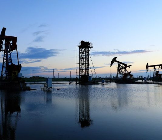Petróleo supera los US$100 y Nasdaq 100 cae más de 2% ante mayor aversión al riesgo
