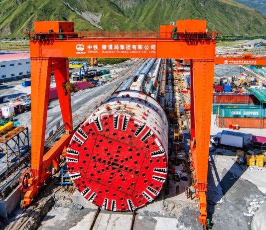 Una tuneladora del tamaño de un edificio de cinco pisos muestra el futuro de las grandes obras subterráneas tuneladora