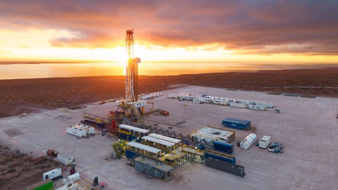 WEB - MEDIOS (55) Vaca Muerta impulsa la producción de petróleo y gas en Argentina.