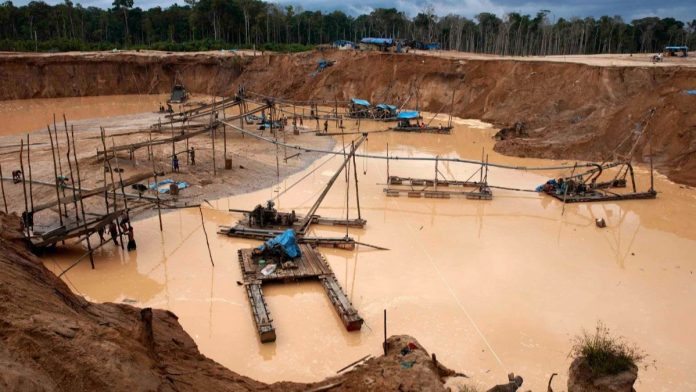 WEB - MEDIOS (56) Minería ilegal y abastecimiento de combustibles en Madre de Dios.
