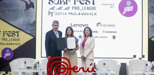Sofía Mulanovich recibe la licencia de la Marca Perú para impulsar el turismo deportivo Sofía Mulanovich con la licencia de la Marca Perú para promover el turismo deportivo en Perú.