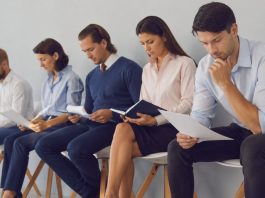 IPE: El empleo crece, pero persisten la informalidad y la caída del empleo juvenil